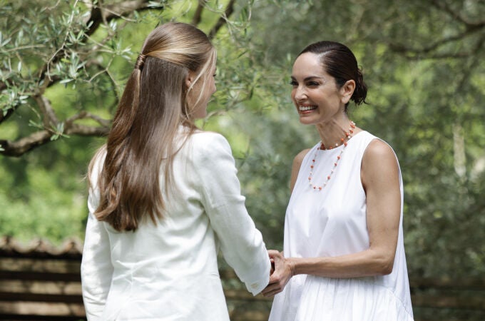 Eugenia Silva junto a la Princesa Leonor.