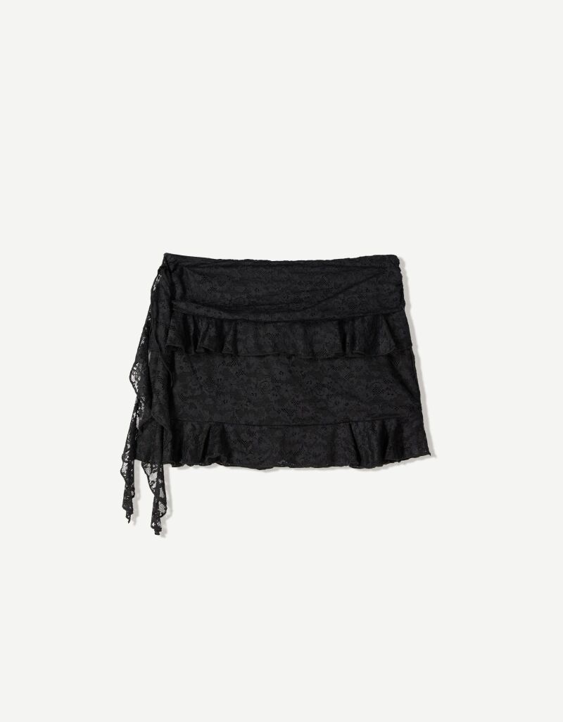 Minifalda de encaje en negro.