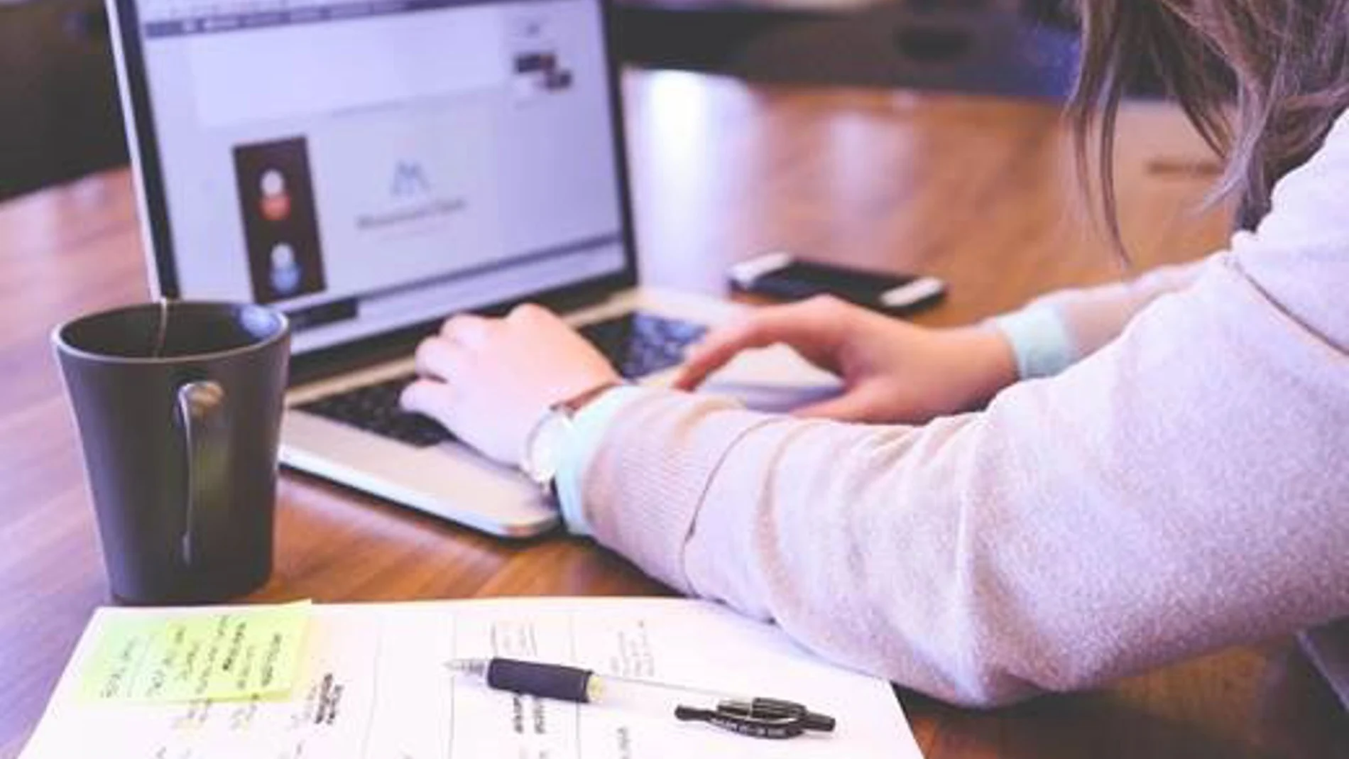 El Ayuntamiento aprueba 1,25 millones para la Ventanilla Única del Emprendedor que asesora a pymes de forma gratuita