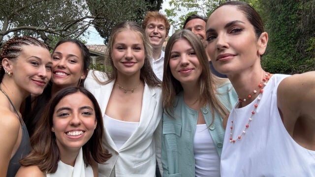 Eugenia Silva junto a la Princesa Leonor y la Infanta Sofía
