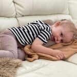 Niño en el sofá