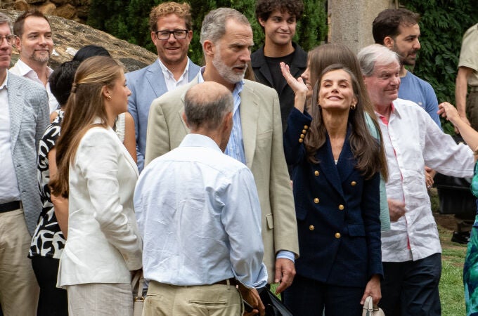 Los Reyes, la princesa Leonor y la infanta Sofía se reúnen con el Consejo Asesor Joven de la Fundación Princesa de Girona