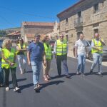 El presidente de la Diputación de Zamora, Javier Faúndez Domínguez, acompañado por el vicepresidente segundo y diputado por Sanabria-La Carballeda, Ramiro Silva Monterrubio, y la diputada responsable del Área de Carreteras, Atilana Martínez Mayado, visita las obras de mejora que se ejecutan en la travesía de Villardeciervos