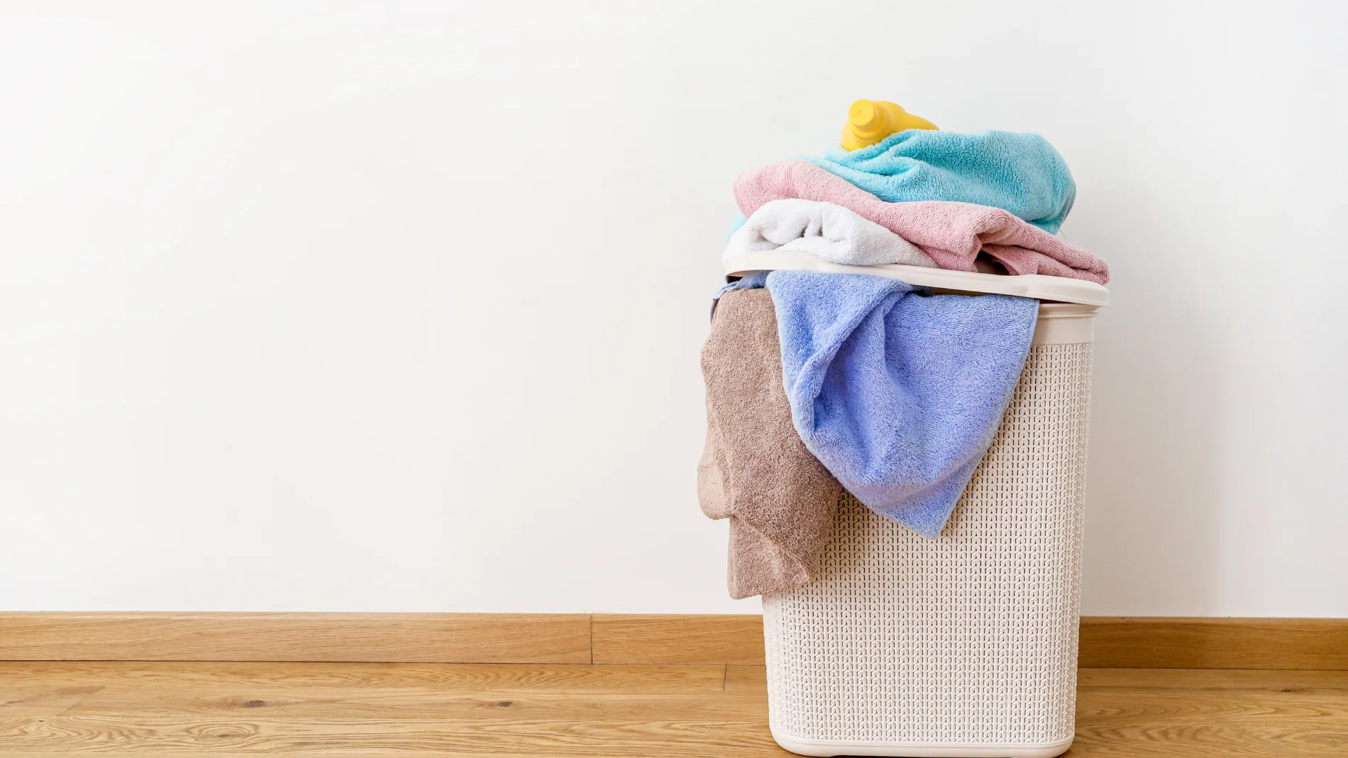 Las toallas del baño no deben cambiarse cuando están húmedas: un experto nos dice el momento exacto