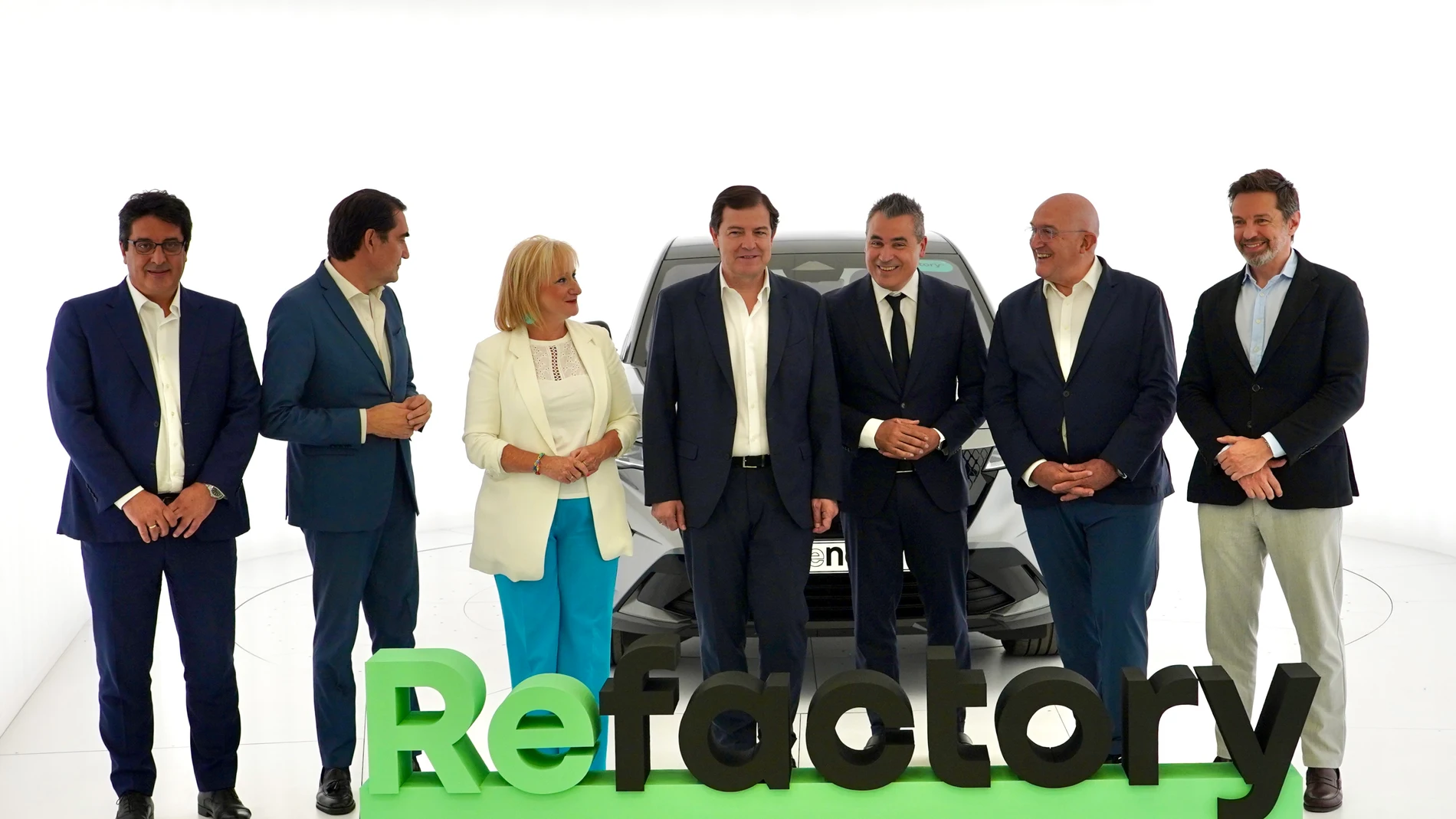 El presidente de la Junta de Castilla y León, Alfonso Fernández Mañueco, participa en la inauguración de Refactory Valladolid junto al director general de Renault Josep María Recasens, los consejeros Leticia García y Juan Carlos Suárez-Quiñones y el alcalde Jesús Julio Carnero, entre otras autoridades