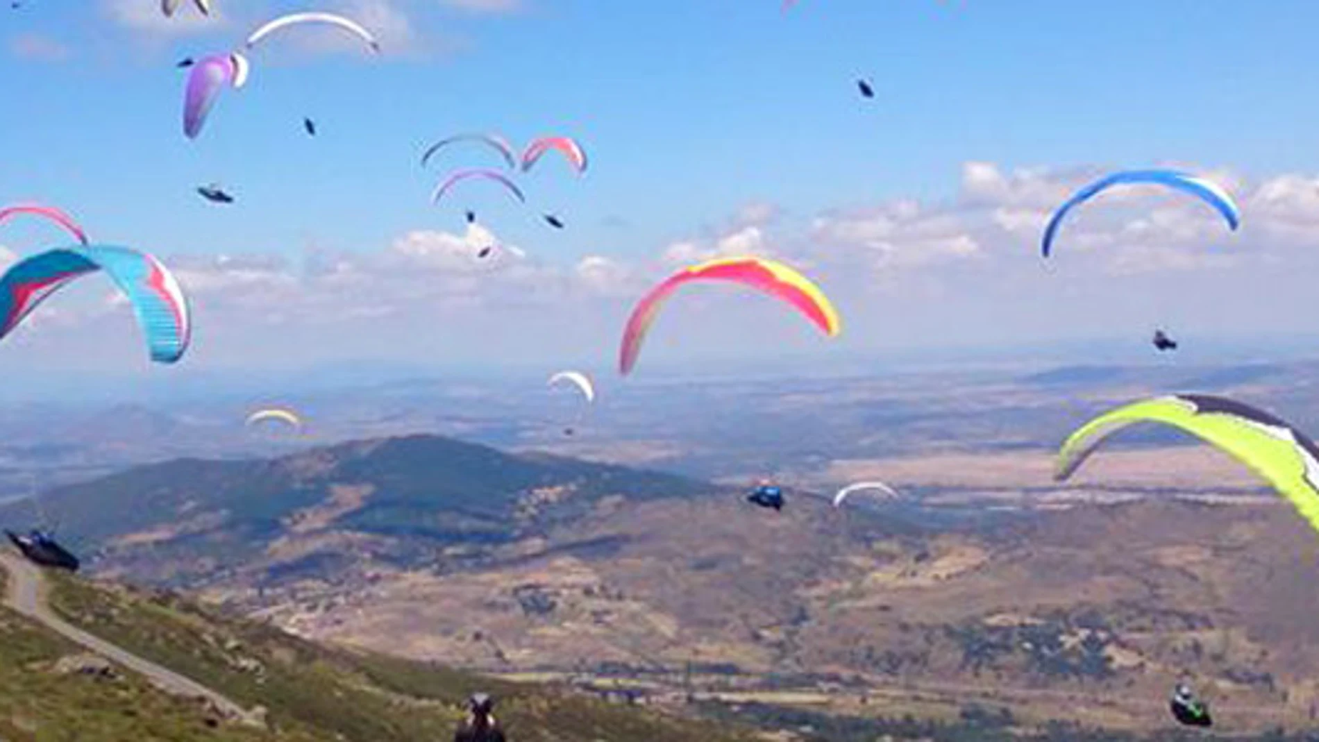 Parapente en el "paraíso" del vuelo, Piedrahíta