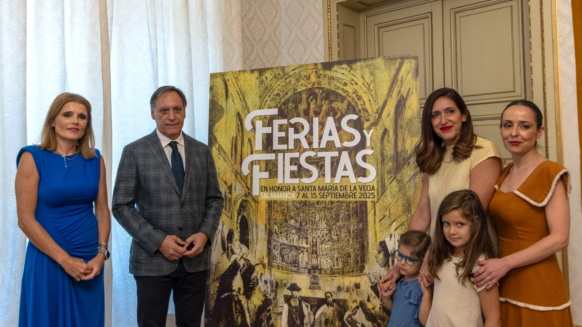 El alcalde de Salamanca, Carlos García Carbayo, presenta el cartel y el programa de las Fiestas