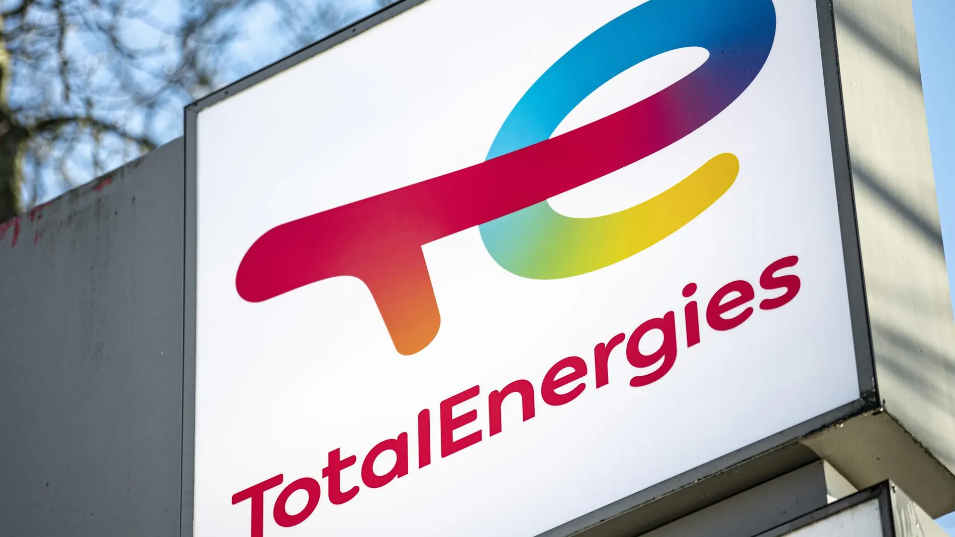 Francia.- TotalEnergies gana 5.557 millones de euros en el primer semestre, un 31,2% menos, pero repartirá dividendos