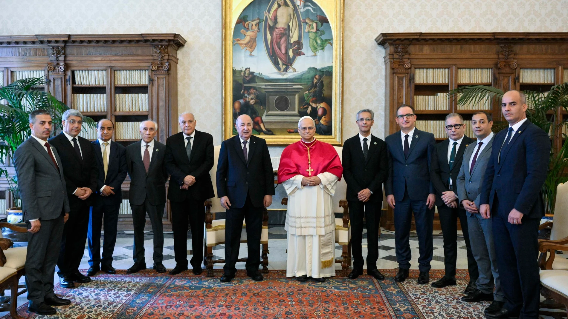VATICAN CITY (Vatican City State (Holy See)), 24/07/2025.- A handout picture provided by the Vatican Media shows Pope Leo XIV (C-R) receiving Algeria President Abdelmadjid Tebboune (C-L) at a private audience at the Vatican, Vatican City, 24 July 2025. (Papa) EFE/EPA/VATICAN MEDIA HANDOUT HANDOUT EDITORIAL USE ONLY/NO SALES