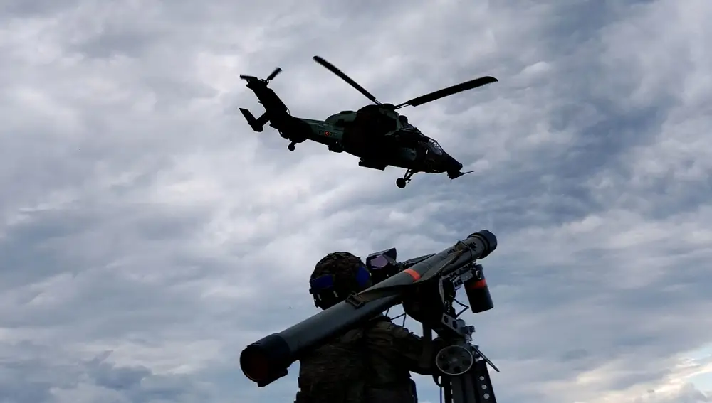 Puesto de tiro MISTRAL en acción con helicóptero Tigre