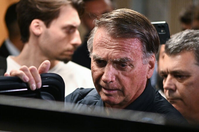 Jair Bolsonaro enfrenta nuevas restricciones por investigación en Brasil