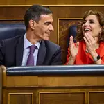Pedro Sánchez y María Jesús Montero en un pleno del Congreso de los Diputados