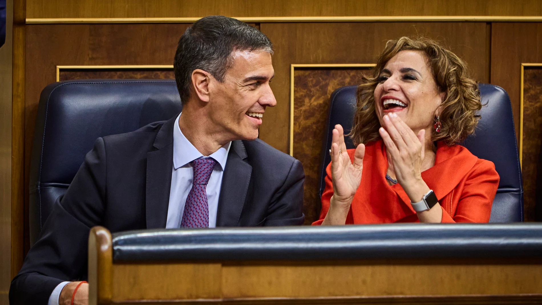Pedro Sánchez y María Jesús Montero en un pleno del Congreso de los Diputados