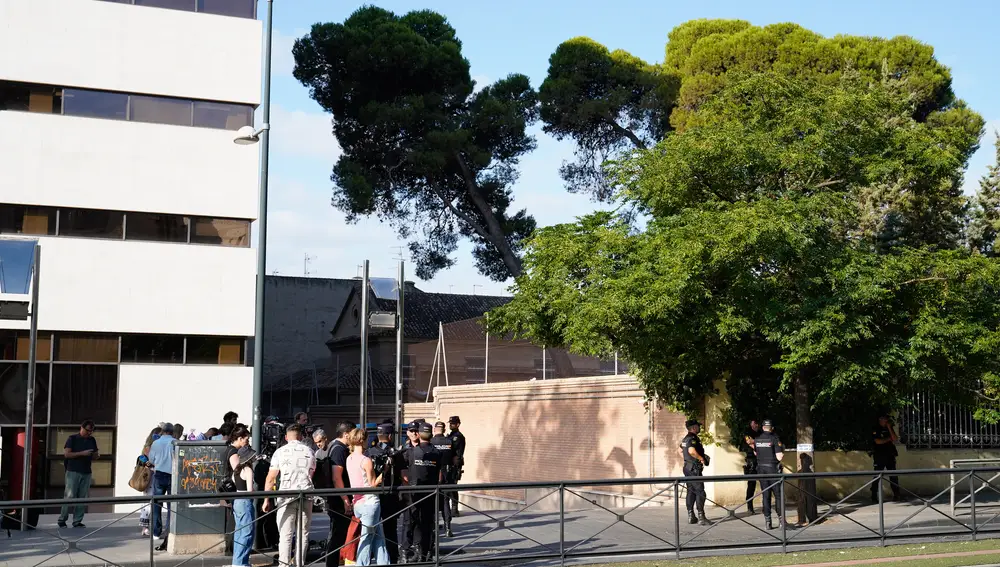 Amplio dispositivo policial en los juzgados de Granada para la entrega del hijo menor de Rivas al padre