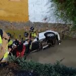 MURCIA.-Sucesos.- Rescatado un hombre tras ceder el terreno y caer el coche que conducía a una acequia de Murcia