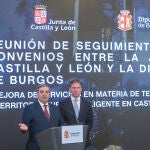 El consejero de Movilidad y Transformación Digital, José Luis Sanz Merino, se reúne con el presidente de la Diputación de Burgos, Borja Suárez, para realizar el seguimiento de los convenios en materia de Territorio Rural Inteligente y mejora de la TDT