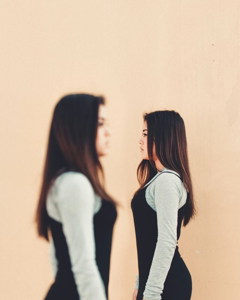 Qué dice la psicología sobre hablar solo: ¿costumbre extraña o herramienta mental poderosa?