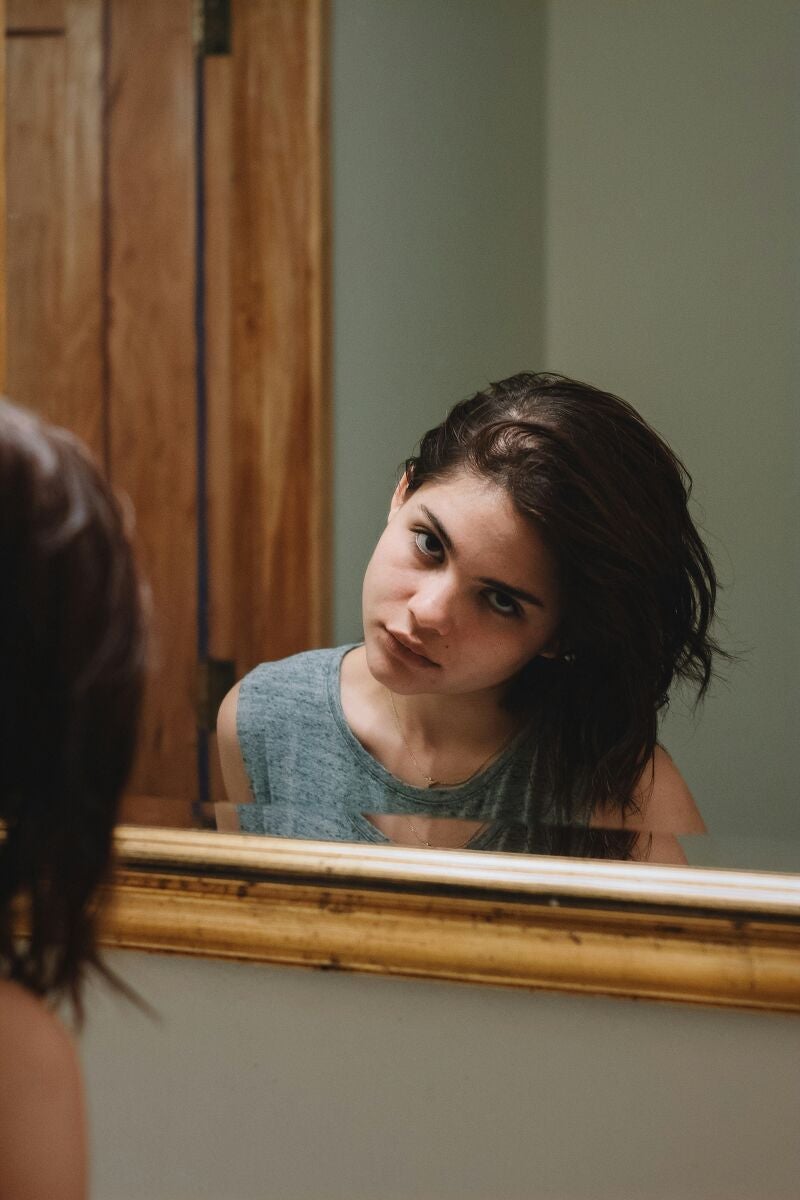 Qué dice la psicología sobre hablar solo: ¿costumbre extraña o herramienta mental poderosa?