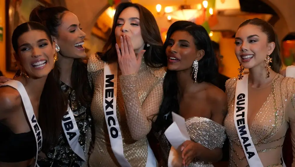 Candidatas de Miss Universo 2024. De izquierda a derecha: Ileana Márquez (Venezuela), Marianela Ancheta (Cuba), María Fernanda Beltrán (México), Michelle Jiménez (España) y Ana Gabriela Villanueva (Guatemala)