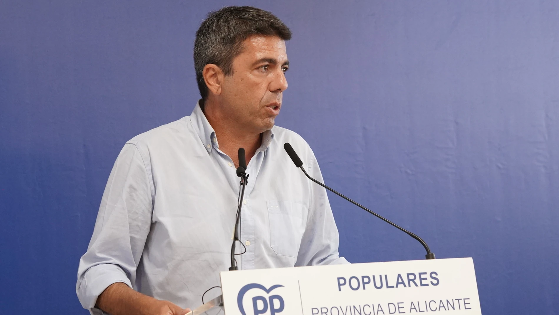 El presidente del PPCV, Carlos Mazón, interviene durante la Junta Directiva Provincial del PP de Alicante, a 25 de julio de 2025, en Alicante, Comunidad Valenciana (España). La Junta Directiva Provincial, normalmente, reúne a portavoces municipales, alcaldes, diputados provinciales y cargos orgánicos para debatir estrategias, designar portavocías y analizar tanto la situación política general como temas relevantes para la provincia, como financiación local, infraestructuras o la agenda social...