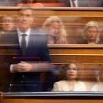 El presidente del gobierno, Pedro Sánchez, la vicepresidenta primera y ministra de Hacienda, María Jesús Montero, y la vicepresidenta segunda y ministra de Trabajo y Economía Social, Yolanda Díaz, durante un pleno en el Congreso de los Diputados