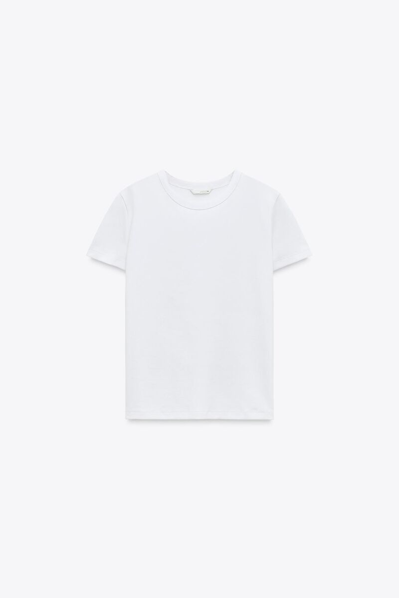 Camiseta blanca.