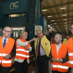 La consejera de Industria, Comercio y Empleo, Leticia García, visita las instalaciones del Grupo INMAPA. acompañada por el CEO del grupo, Miguel Ángel Sagredo(C); por el alcalde de Villamuriel, Roberto Martín (2D); y el dliputado provincial, Juan Antonio Obispo (D)