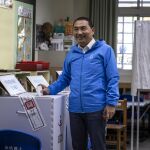 Taiwán.- Miles de taiwaneses acuden a las urnas para votar la destitución de más de 20 legisladores cercanos a China