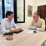 El vicepresidente de la Diputación, José Manuel Zamora, reunido con el coordinador del Área de Desarrollo Rural de la Fundación Botín, Bruno Sánchez-Briñas.