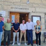 El presidente de la Diputación de Zamora, Javier Faúndez Domínguez, acompañado por el vicepresidente segundo y diputado por la comarca de Sanabria‑La Carballeda, Ramiro Silva Monterrubio, y técnicos del Área de Obras de la Institución Provincial, ha visitado Hermisende, donde ha mantenido una reunión de trabajo con la corporación municipal encabezada por el alcalde, Jesús González Nieto