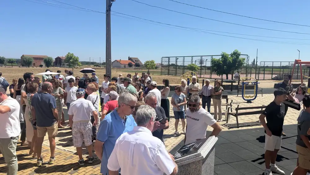 Calzadilla de Tera rinde homenaje al pequeño Álvaro Fernández Lara con la inauguración de un parque infantil que llevará su nombre