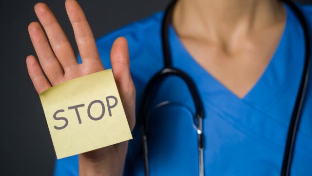 Agresión racista a un médico en Sevilla: "Vuelve a tu país", le dijo la paciente