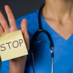 Agresión racista a un médico en Sevilla: "Vuelve a tu país", le dijo la paciente