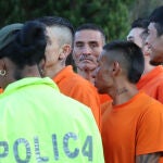 Ecuador inicia deportación de presos a Colombia, que lo califica de "acto unilateral"