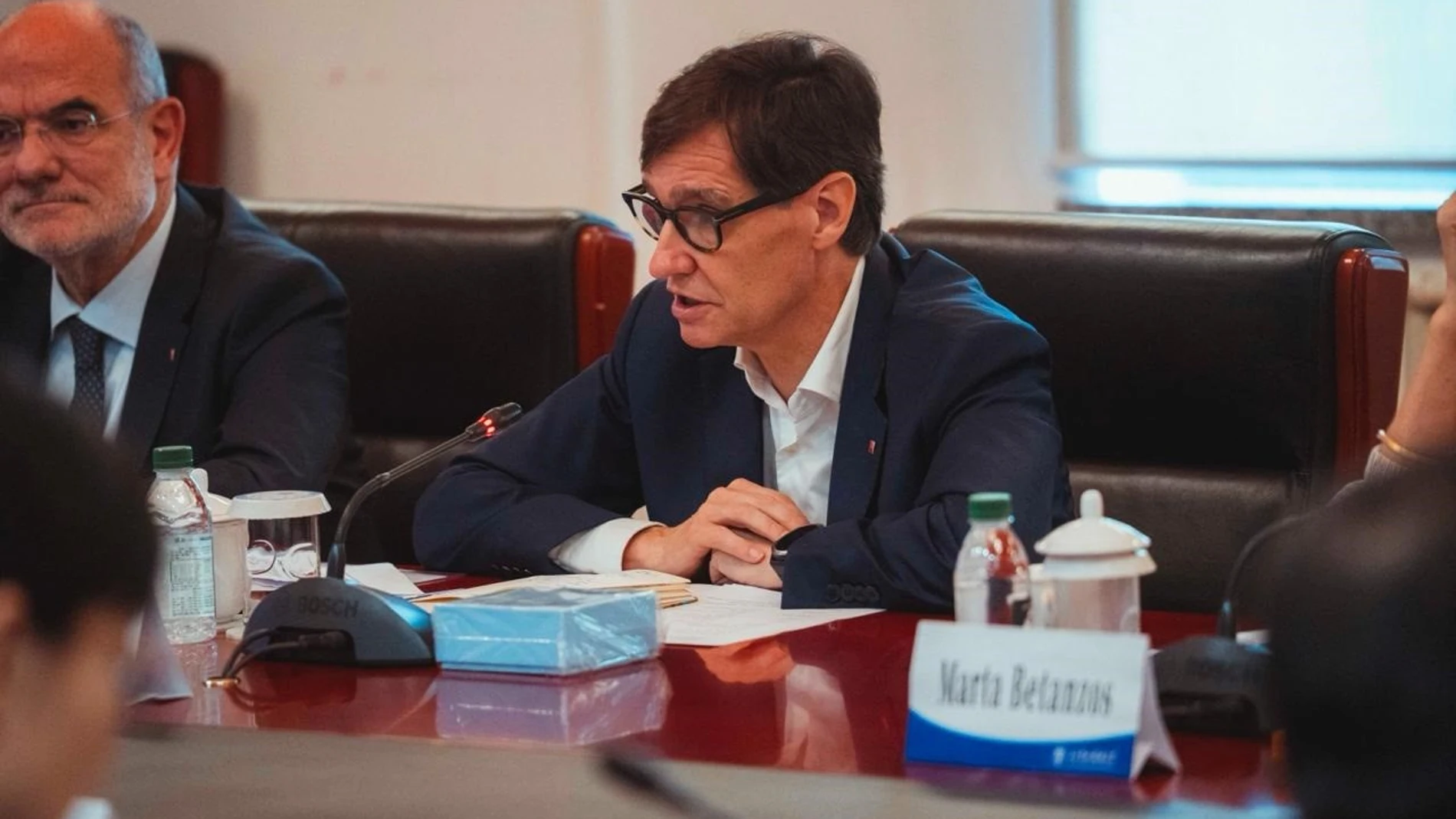 El conseller Duch e Illa en la Beijing Foreign Studies University REMITIDA / HANDOUT por GENERALITAT DE CATALUNYA - ARNAU CARBONELL Fotografía remitida a medios de comunicación exclusivamente para ilustrar la noticia a la que hace referencia la imagen, y citando la procedencia de la imagen en la firma 26/07/2025