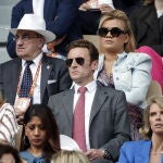Laurent Macron (C), hermano del presidente francés, Emmanuel Macron, en en la final de Roland Garros