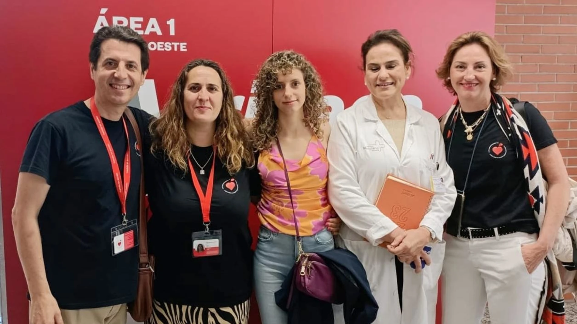 Salud renueva la colaboración con 'Mamás en Acción' para atender a niños ingresados sin acompañamiento en la Arrixaca