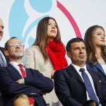 La Infanta Sofía y la Princesa Leonor en la final de la Eurocopa femenina.