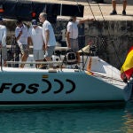 El Rey se embarcó en el "Aifos"