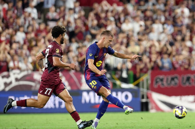 Dani Olmo durante el partido amistoso ante el Vissel Kobe