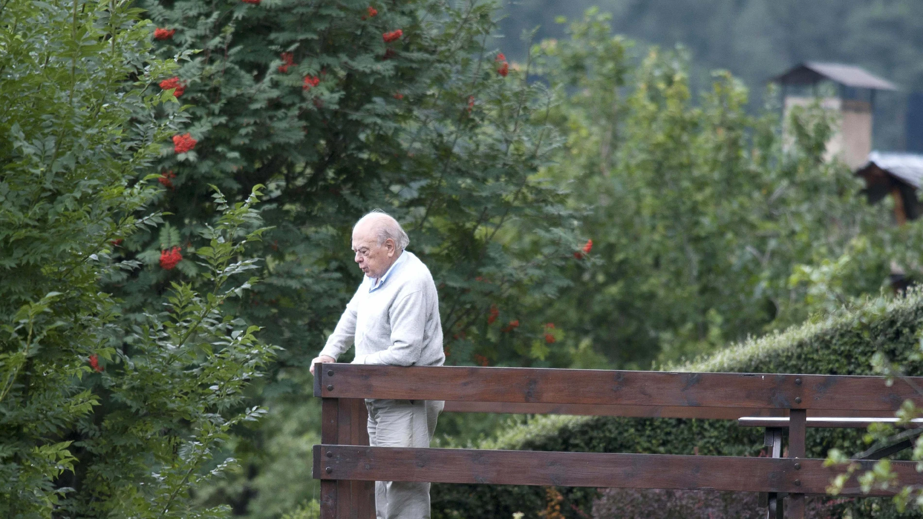 El expresidente de la Generalitat Jordi Pujol, en su residencia veraniega en Queralbs (Girona).