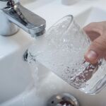 La Comunidad de Madrid es la región de España que consume menos agua embotellada con 42 litros por debajo de la media