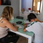 Andalucía propone fijar en 25 años la edad máxima de los hijos de familias monoparentales
