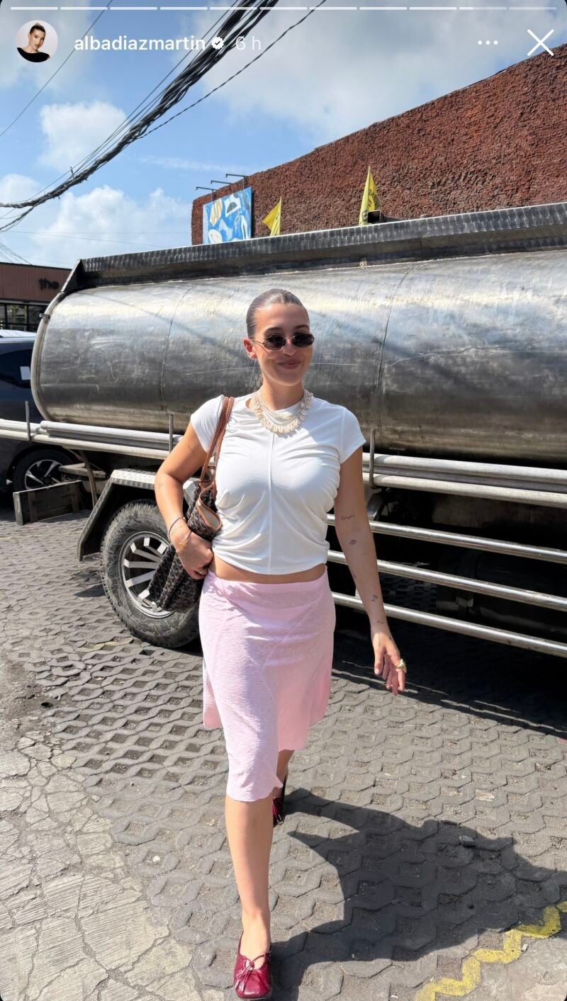 Alba Díaz con bailarinas.