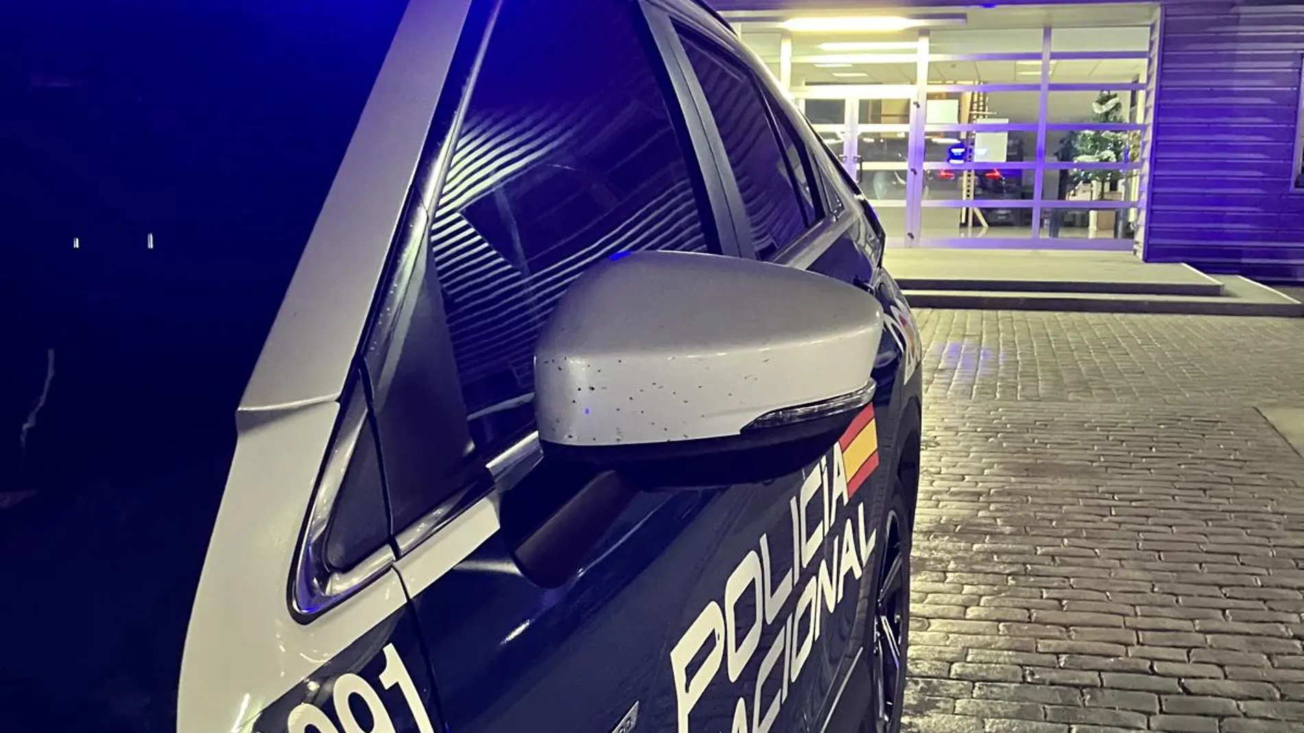 Coche patrulla y comisaría de la Policía Nacional de Valladolid