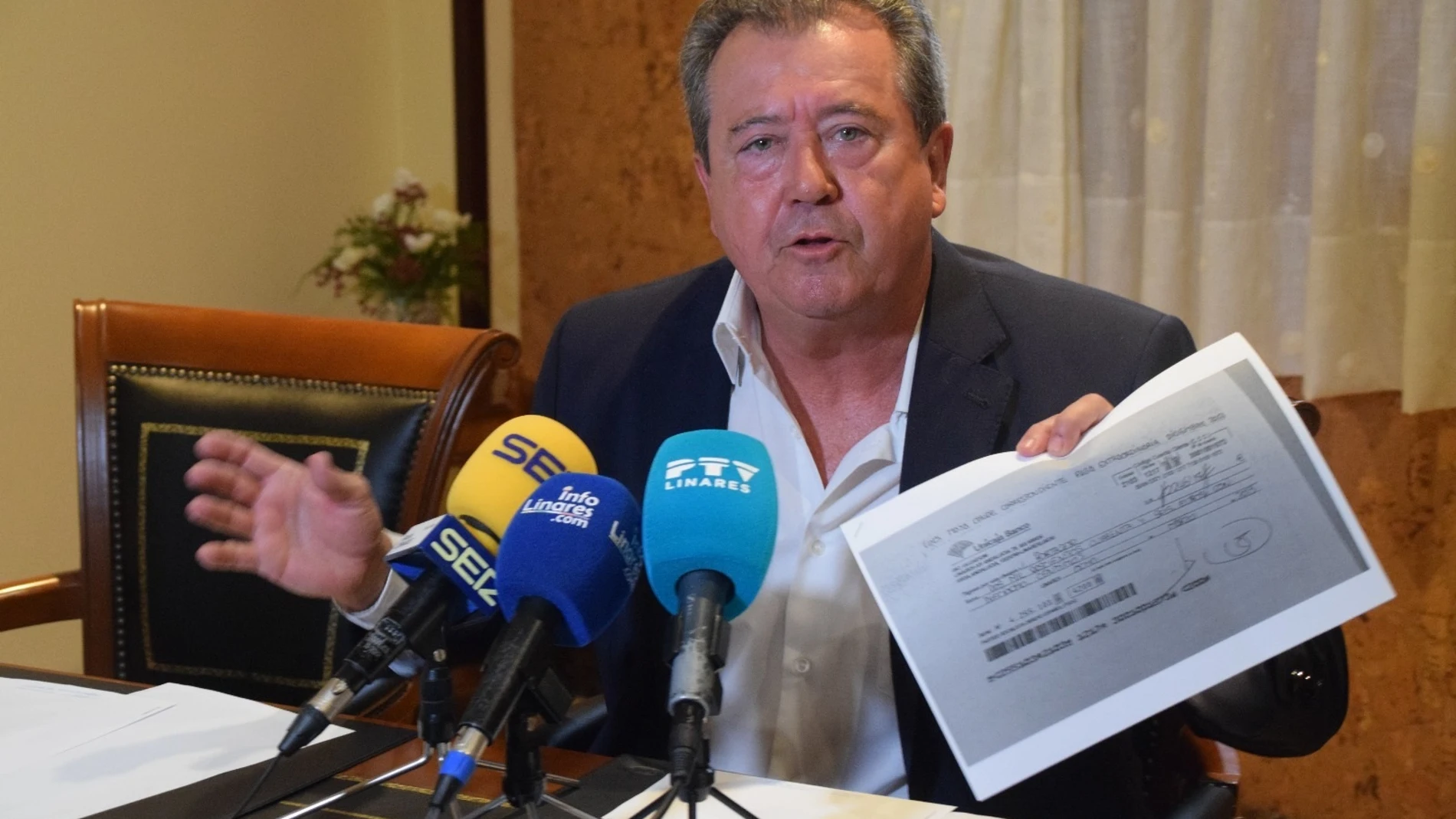 El exalcalde socialista de Linares, condenado por cobrar 125.000 euros en sobresueldos, pide el indulto