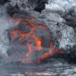 Las erupciones cerca del mar producen un tipo de formación distintiva