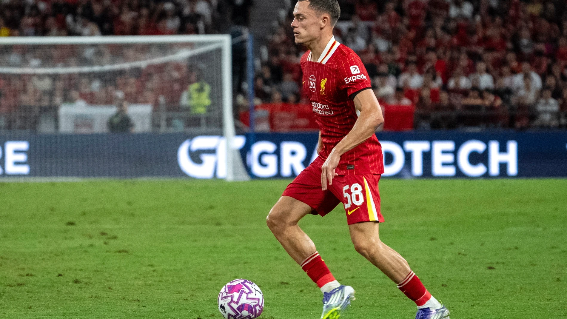 Florian Wirtz, en su debut con el Liverpool frente al AC Milan