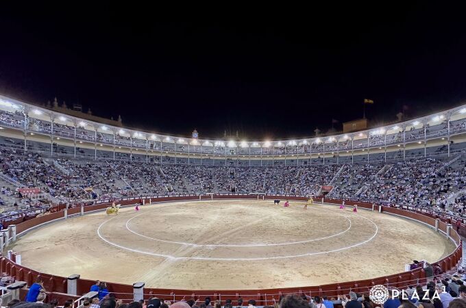 Otro récord de asistencia en Las Ventas: así triunfa la fórmula de toros, tapas y música