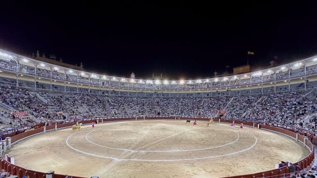 Otro récord de asistencia en Las Ventas: así triunfa la fórmula de toros, tapas y música